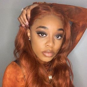 Meet your Posher, Mia